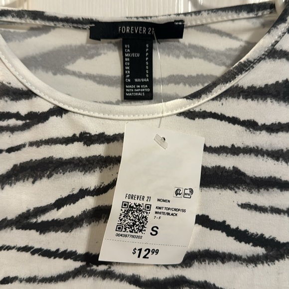 Cropped Top - Picture 3 of 4